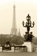 Фотообои Эйфелева башня и фонарь в Париже